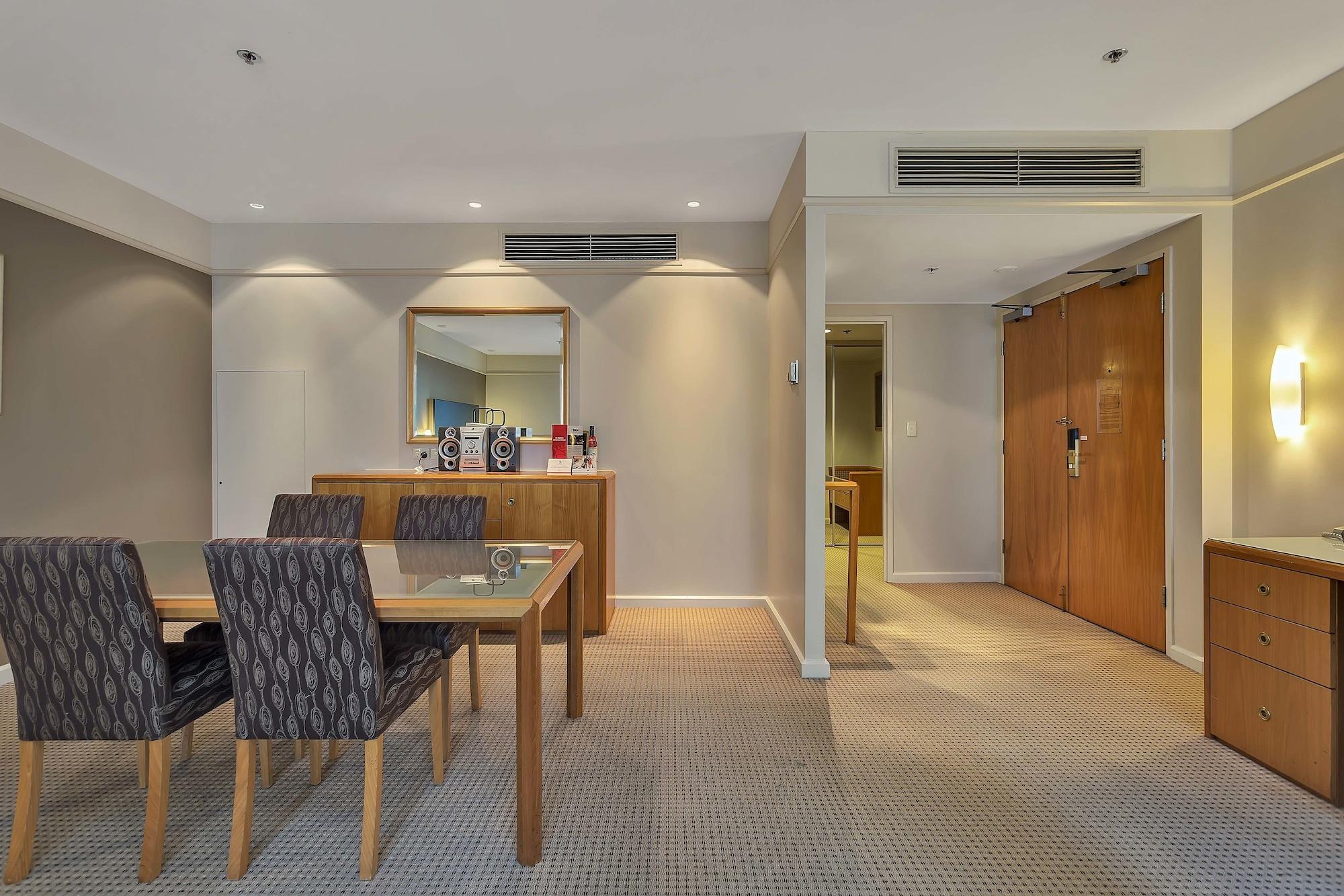 Stamford Plaza Adelaide Hotel ภายนอก รูปภาพ A suite at the hotel