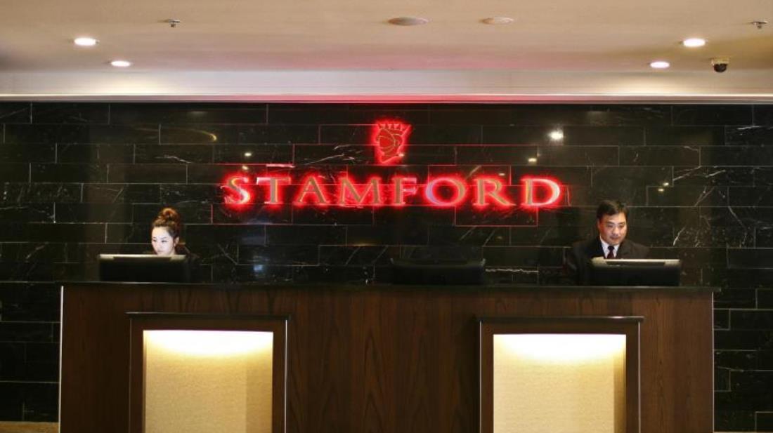 Stamford Plaza Adelaide Hotel ภายนอก รูปภาพ Stamford logo at the reception of the hotel