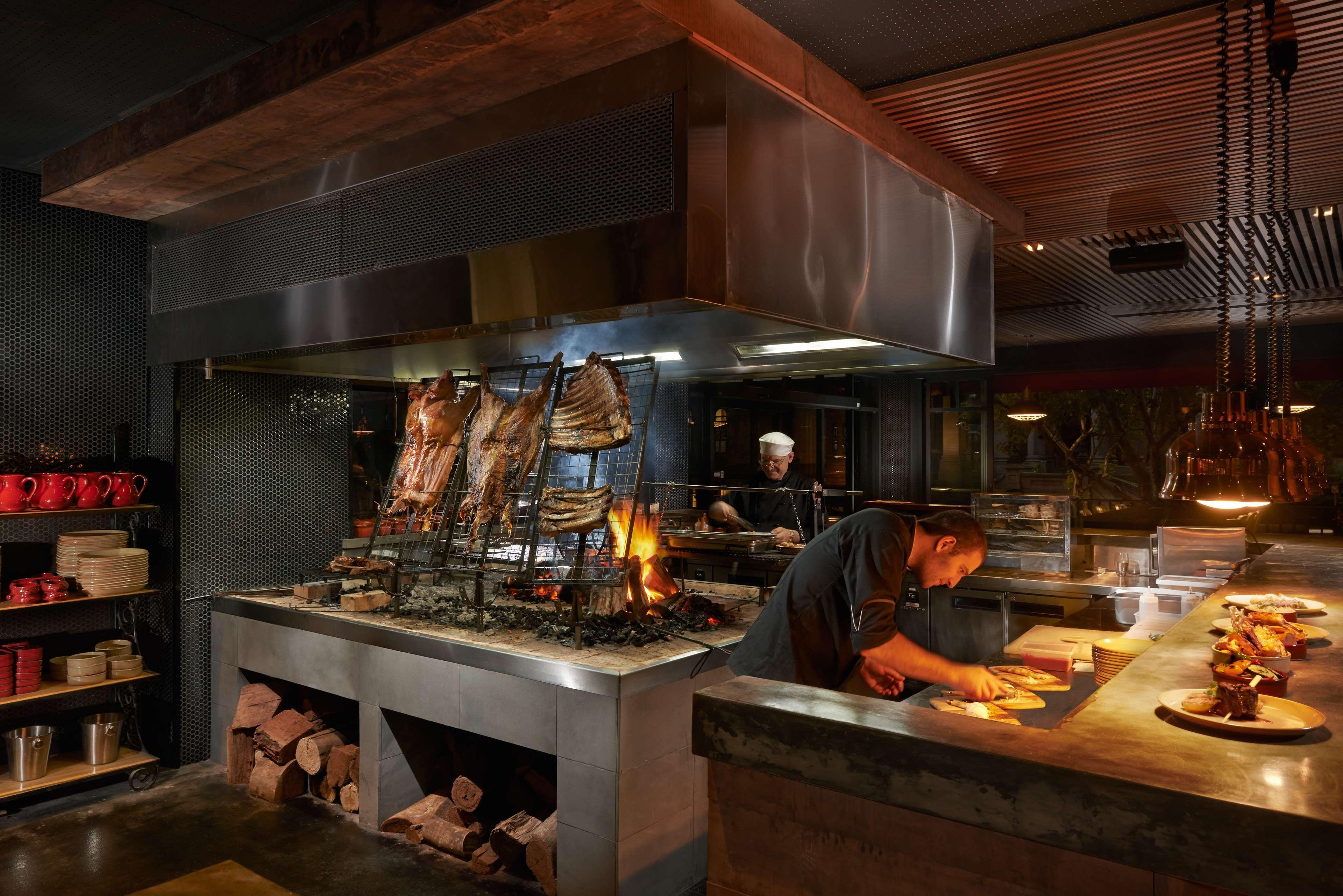 Stamford Plaza Adelaide Hotel ภายนอก รูปภาพ The kitchen at the restaurant