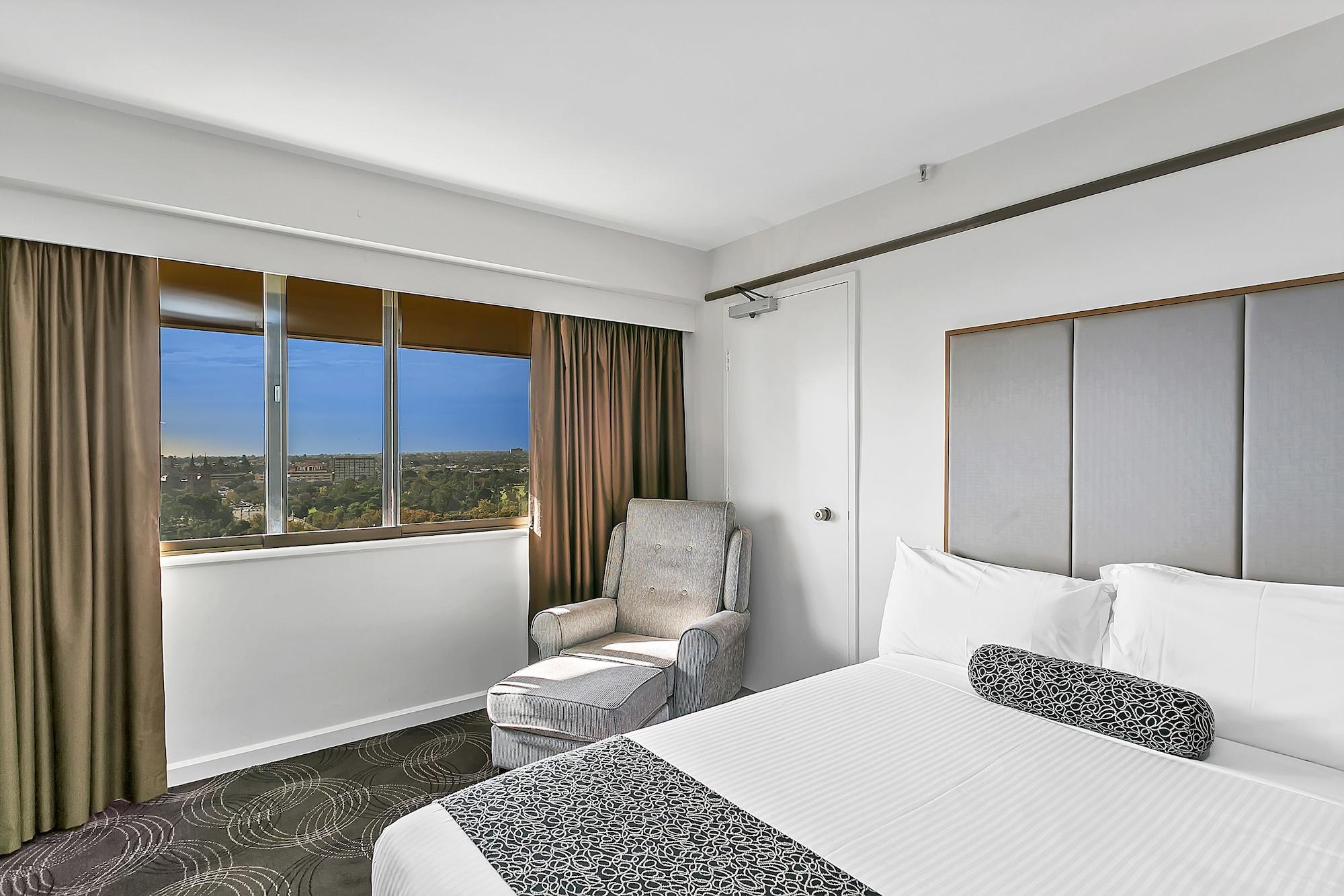 Stamford Plaza Adelaide Hotel ภายนอก รูปภาพ A room at the hotel