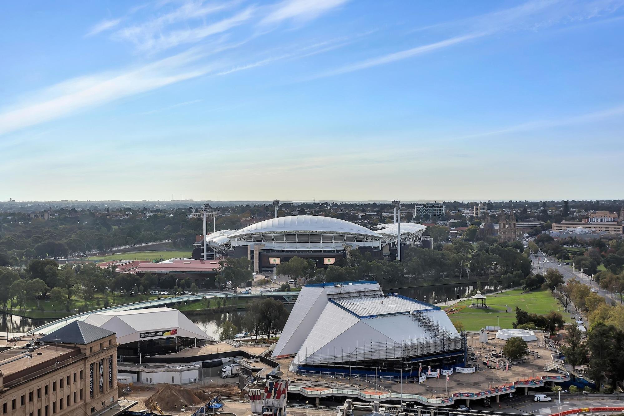 Stamford Plaza Adelaide Hotel ภายนอก รูปภาพ The Adelaide Oval, the home of the Adelaide Crows