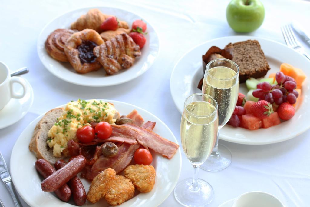 Stamford Plaza Adelaide Hotel ภายนอก รูปภาพ A typical breakfast buffet